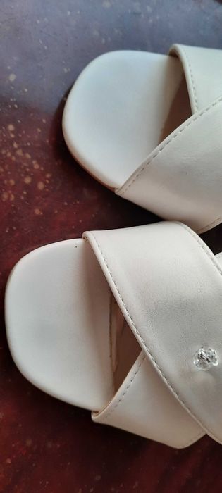 Buty letnie na obcasie białe na klocku