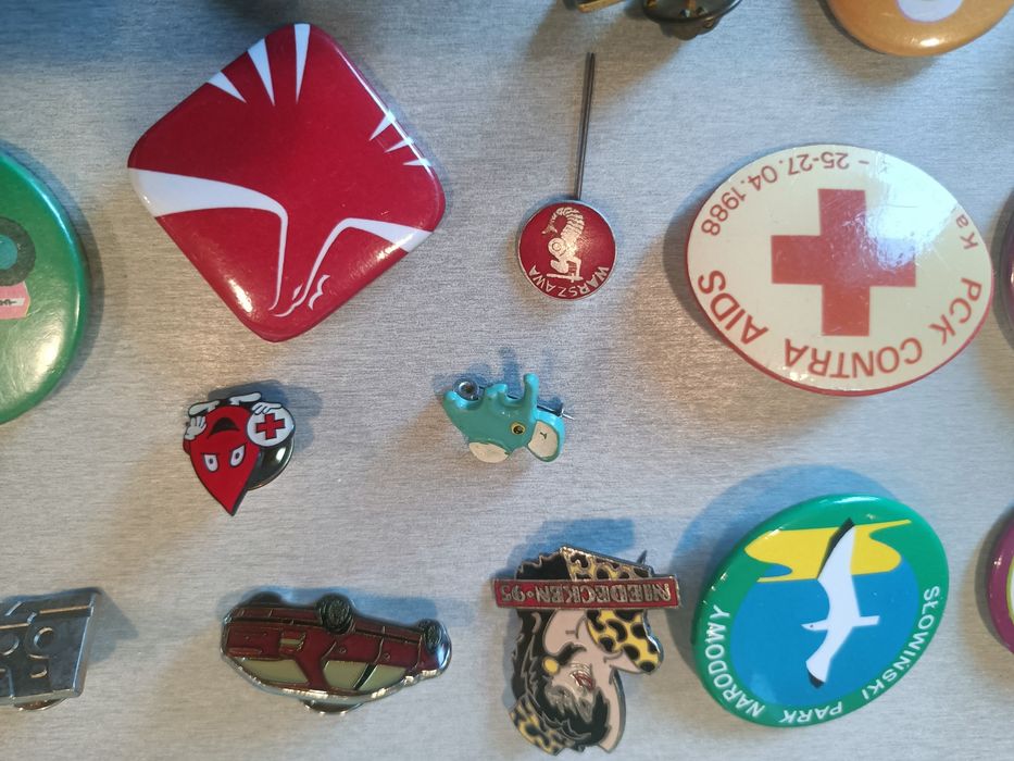 Spinki,przypinki ,metalowe znaczki.