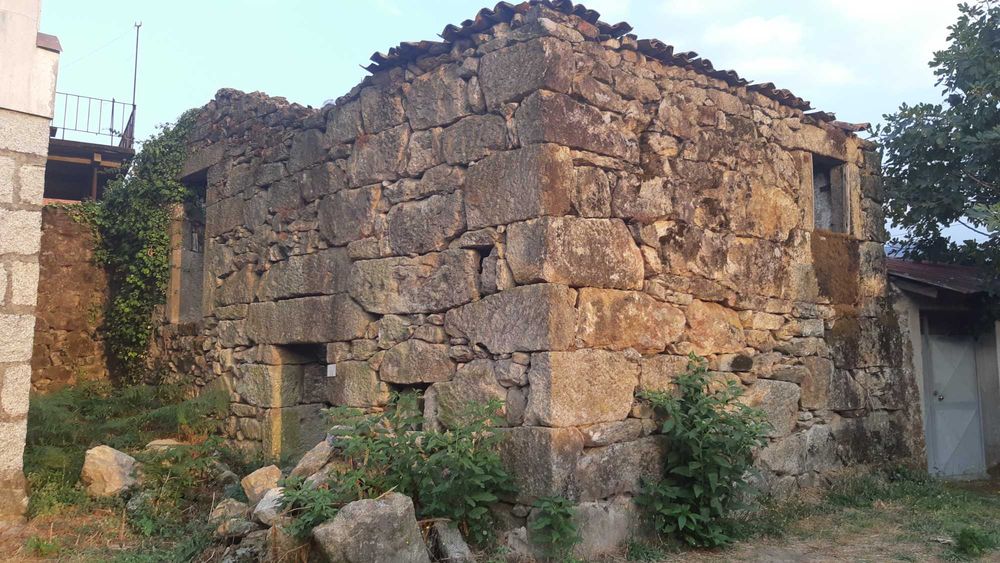 Vendo ruina 30 000E — Vila Chã (São João Baptista E Santiago), Viana do Castelo
