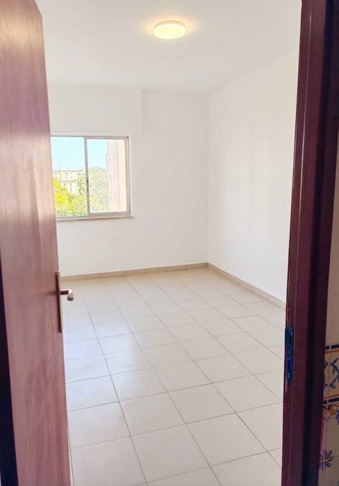 Arrendamento de apartamento T2 na Rua Jorge Claro,10 São Sebastião, Setubal
