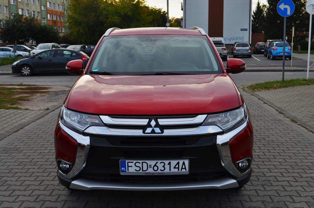Mitsubishi Outlander 2.0MIVEC 150KM zarejestrowany ALU16 chrompakiet LED kamera HAK