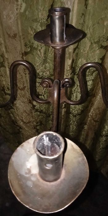 Candelabro artesanal , antigo
