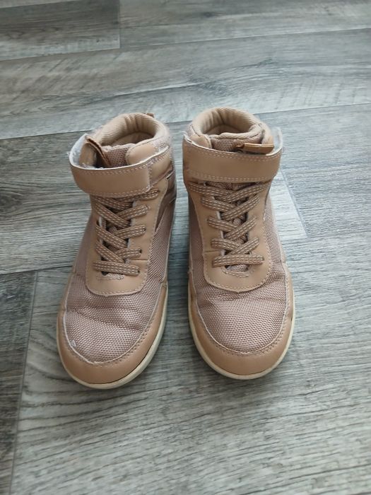 Кросівки на дівчинку