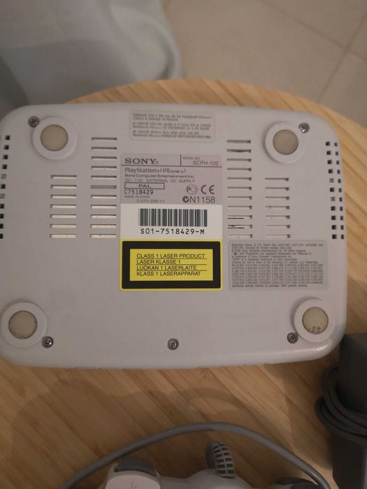 PLAYSTATION ONE estado impecável