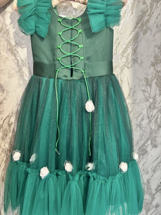 Святкова сукня для дівчинки