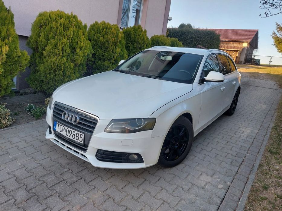 Audi A4 Avant Audi A4 B8 2009 sedan biały