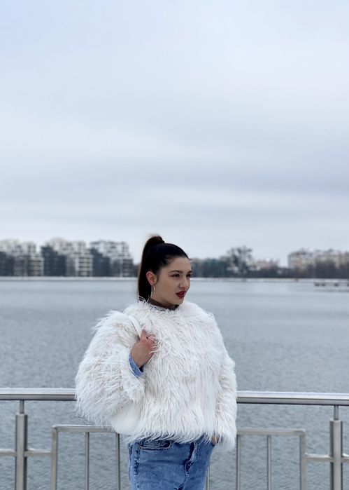 Шуба з еко-хутра під ламу айворі