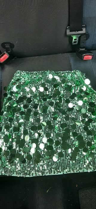Saia com brilhantes verde