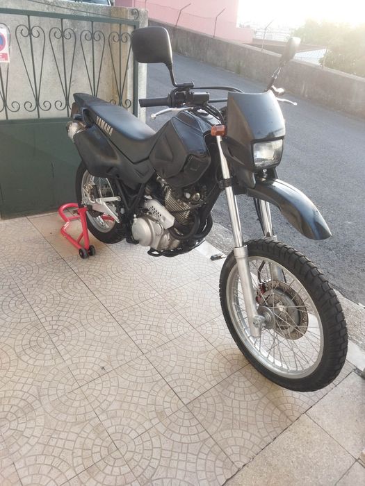Yamaha XT 600, em bom estado, aceito retoma/troca