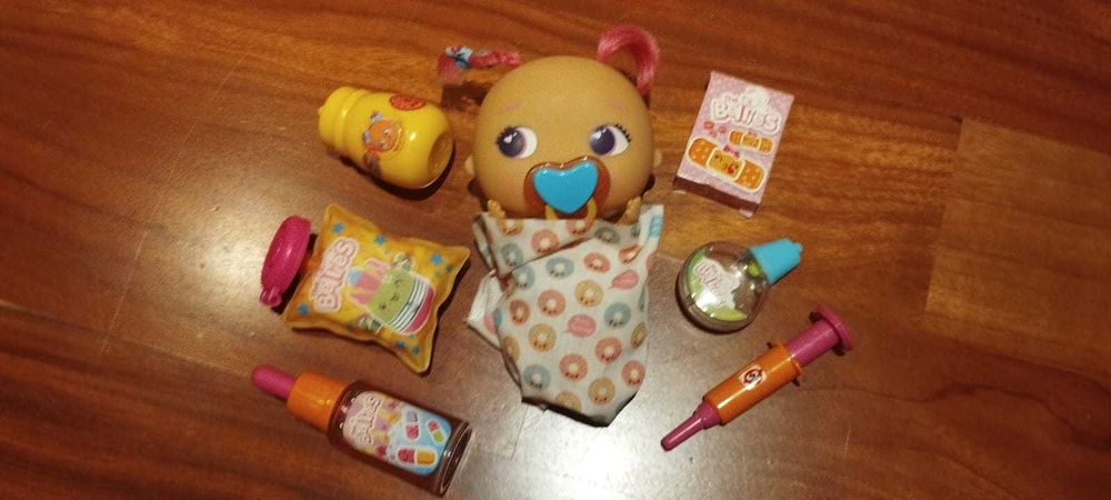 Boneca bebé interativa