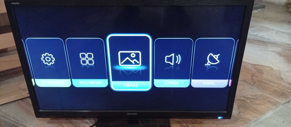 Tv sharp aqus 24 cal DVB-T HEVC satelita pilot