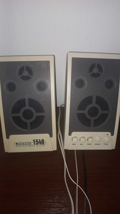 Колонки для телевізору чи комп'ютеру.