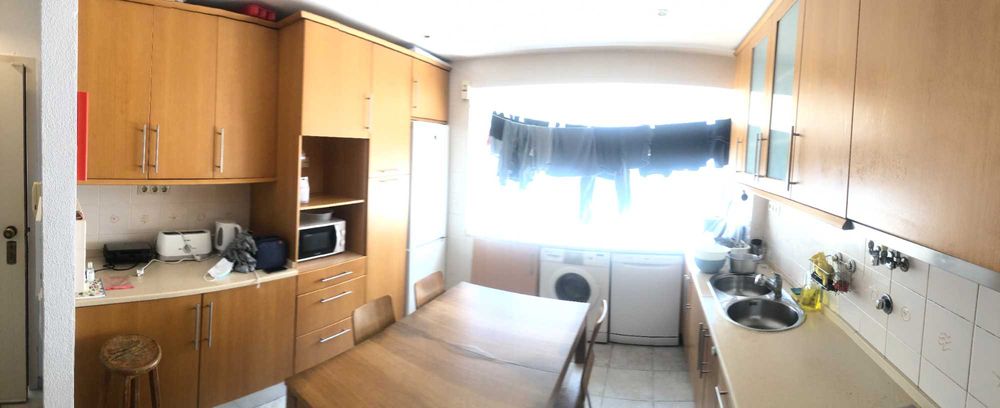 Quarto para alugar em apartamento junto a Nova SBE Oeiras para aluguer Carcavelos