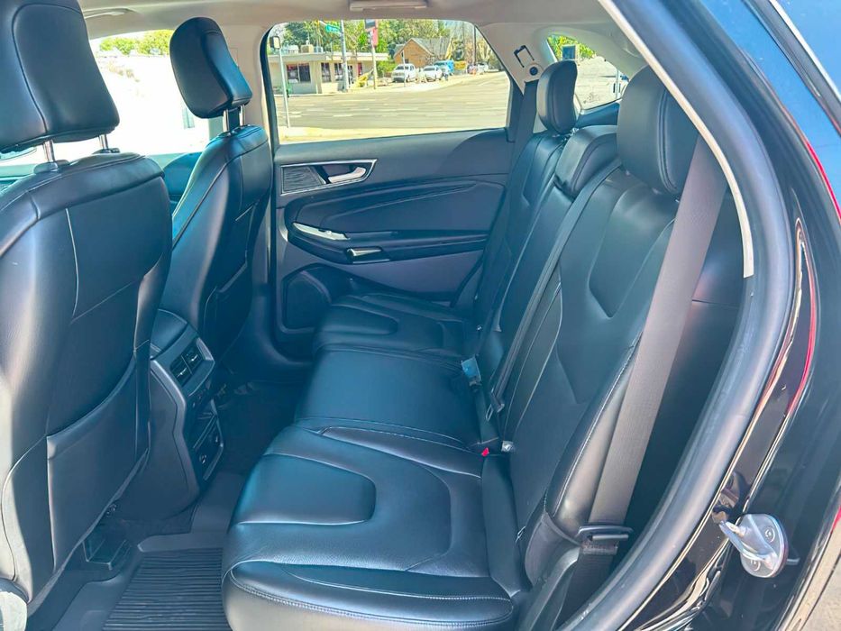 Ford Edge Titanium      2021