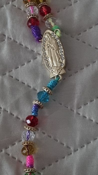 Cudny czerwony Różaniec z Gwadelupeupe