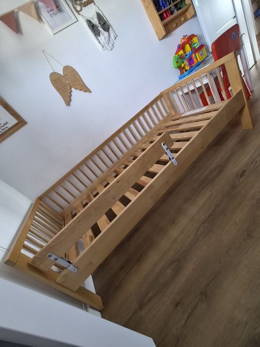 Łóżko pojedyncze drewniane