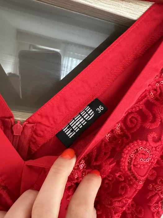 Piękna długa tiulowa czerwona efektowna sukienka Charlotte Emo S