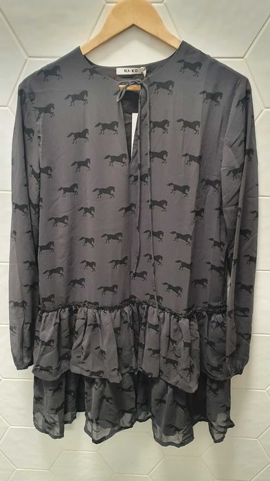 Новое очень красивое шифоновое платье, размер М, NA-KD