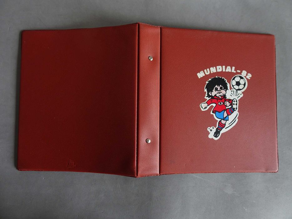 Antigo dossier escolar A5 - Mundial 82 (bordeaux)