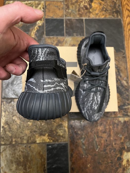 Adidas Yeezy Boost 350v2 Dark Salt