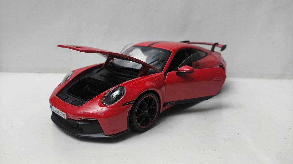 Модель Porsche 911 GT3 Maisto Red масштаб 1:18