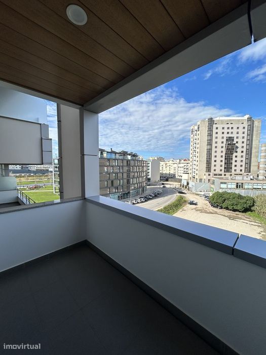 Apartamento T2 com Varanda e Garagem em Aveiro