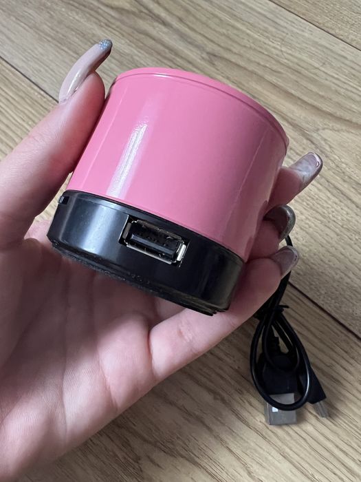 Mini głośnik z kablem w zestawie