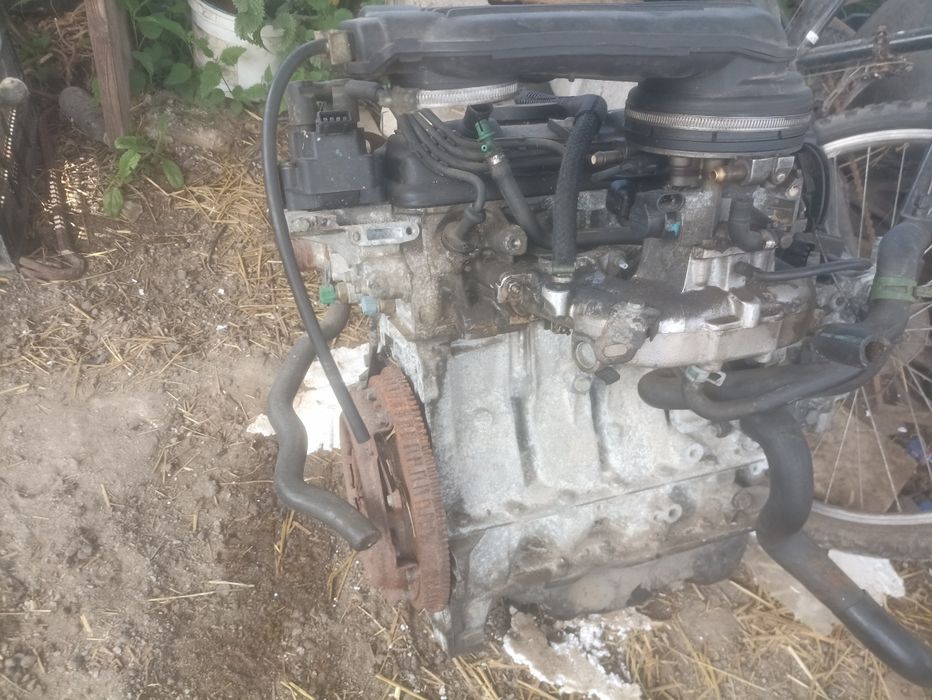 Vendo motor Peugeot 106 a gasolina completo com alternador e embreagem preveniente de viatura com poucos km acidentada de traseira.