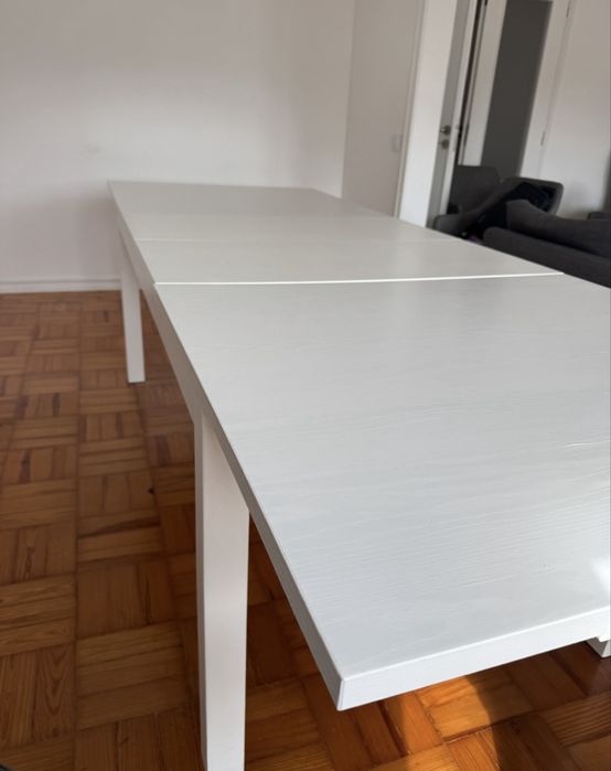 Mesa branca retangular extensivel