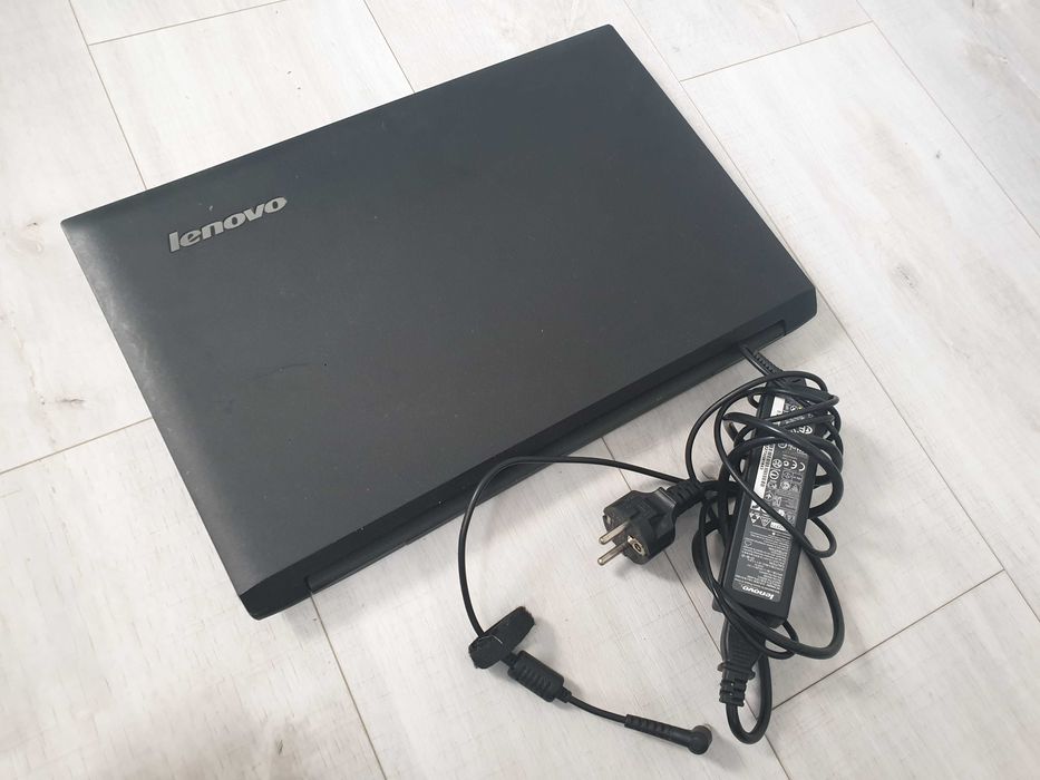 Komputer, laptop Lenovo B575e w zestawie z ładowarką