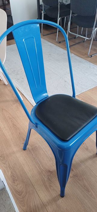 Cadeira aço leroy merlin compreinpor 49€  vendo por 30€