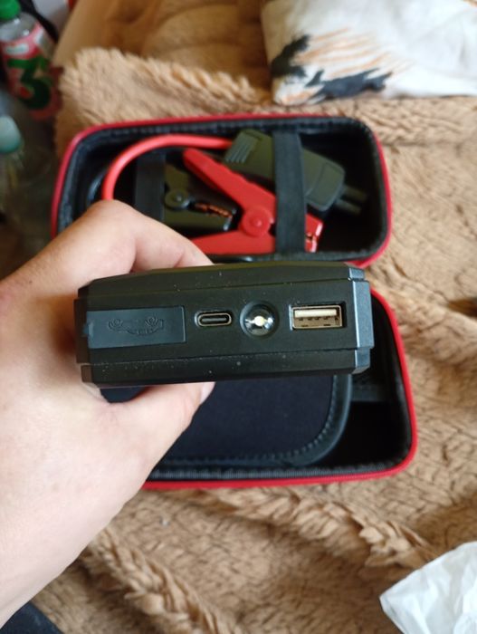 Power Bank rozrusznik auta latarka LED