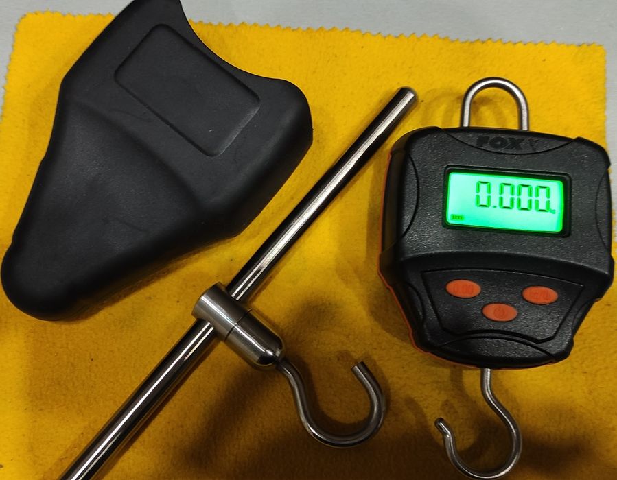 Waga Fox Digital Scales + drążek do ważenia i wkręcania podpórek.