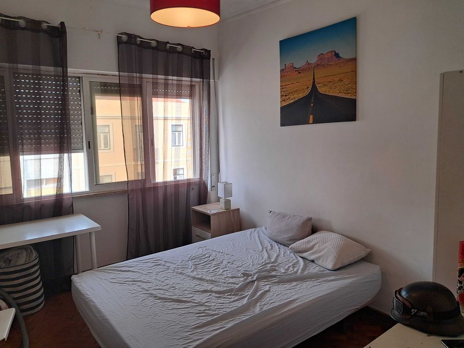 Quartos CASAL em Belém,Centro Lisboa. Entrada IMEDIATA. Aceita pet.