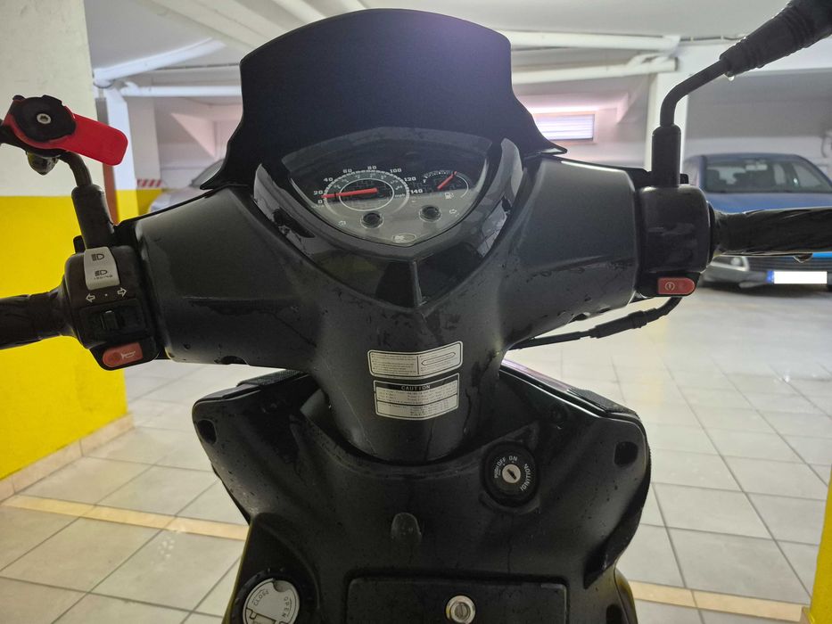 Kymco Agility 125 (2017) · 26mil km · Único dono + capacete e extras