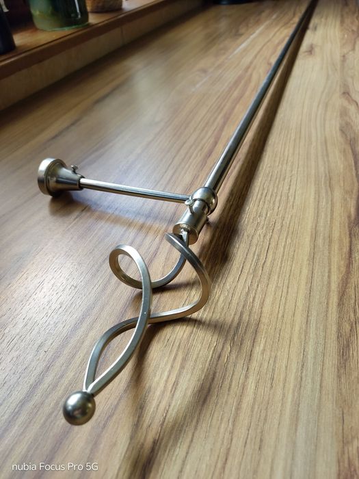 Karnisz metalowy w kolorze  srebra 240  cm