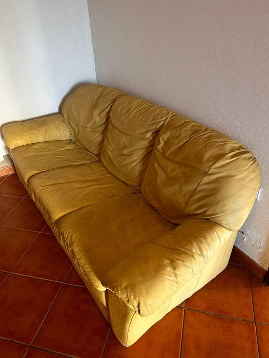Sofá de 3 lugares em pele