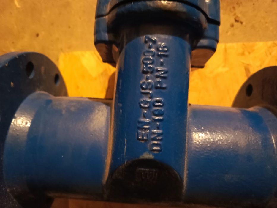 Zasuwa kołnierzowa do wody dn 100