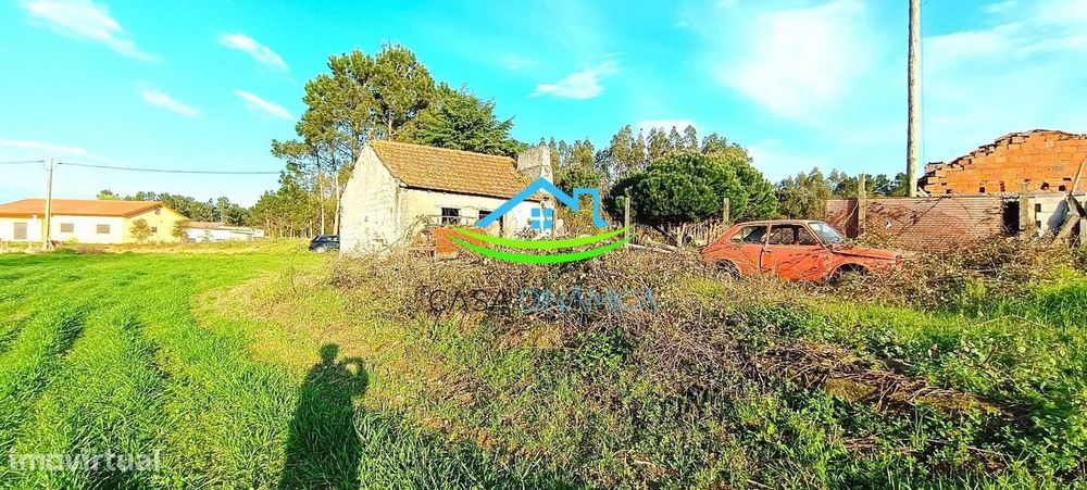 Casa para Recuperar com Eira e Terreno – Carriço, Pombal