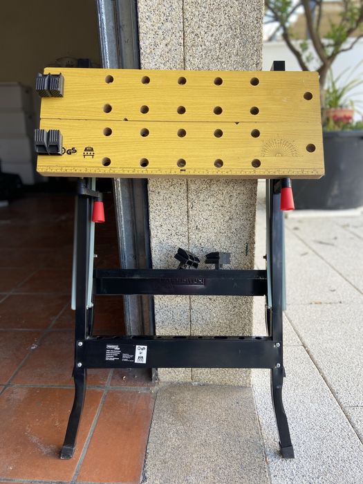 Mesa de trabalho em madeira e ferro