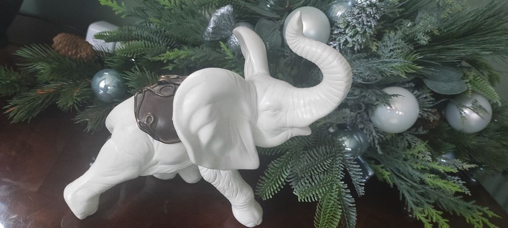 Figurka słonia gipsowego w kolorze śmietany