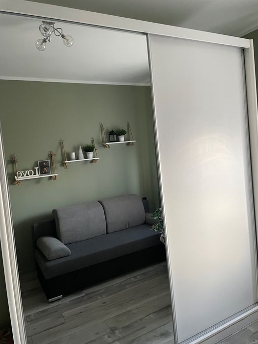 Sprzedam szafę z lustrem
