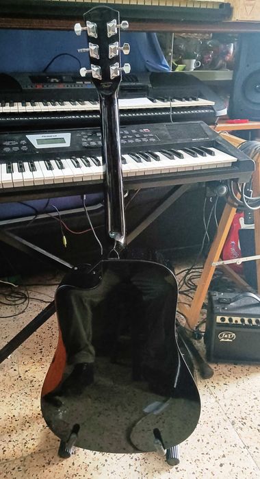 Pack Guitarra Eletroacústica Squier SA-105CE + Amplificador J&D 10W