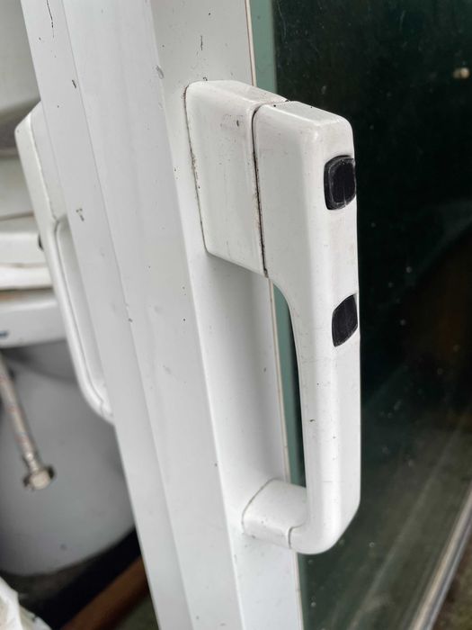 Janela Dupla De Correr, Alumínio. Altura 104cm, Largura 115cm.