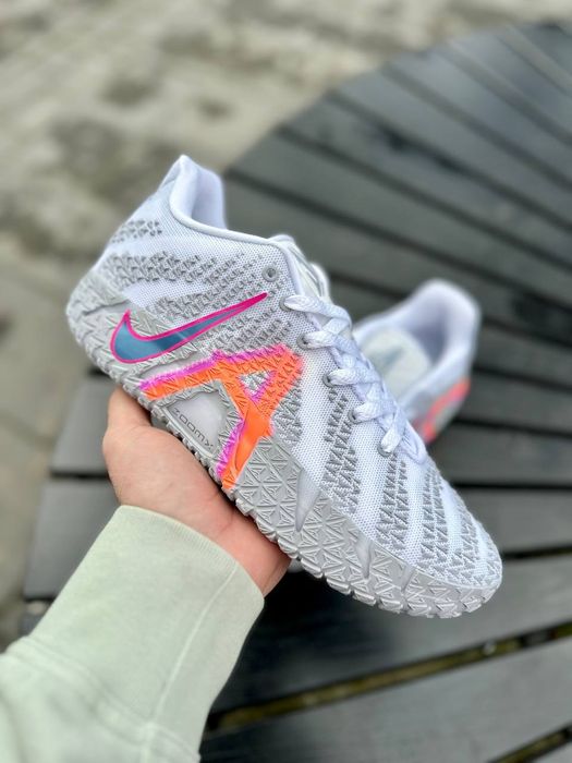 2 моделі Nike Ja 3 Light Show