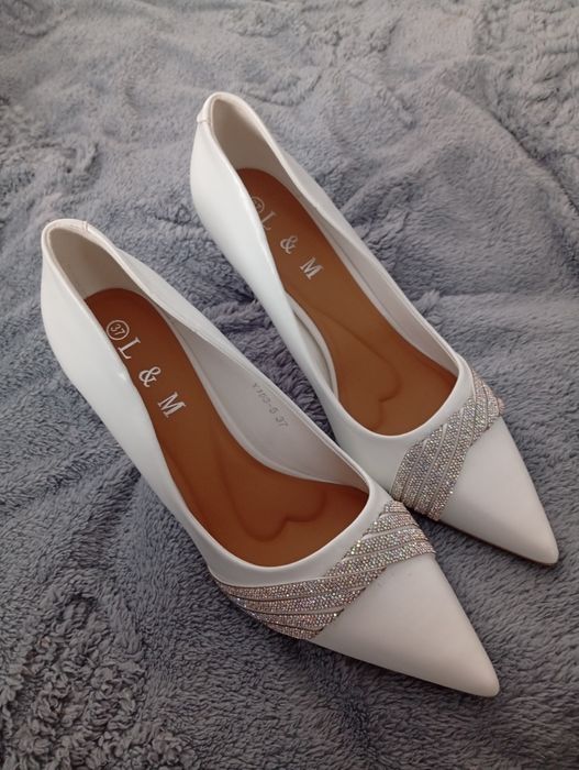 Туфлі жіночі 37 розмір, новенькі жодного разу не взувала .