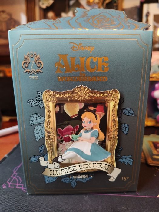 Alice in wonderland Surprise Box  figurka -ostrygi