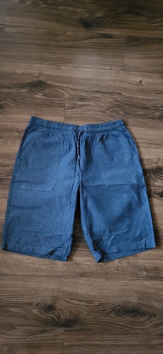 Krotkie spodenki rozm M