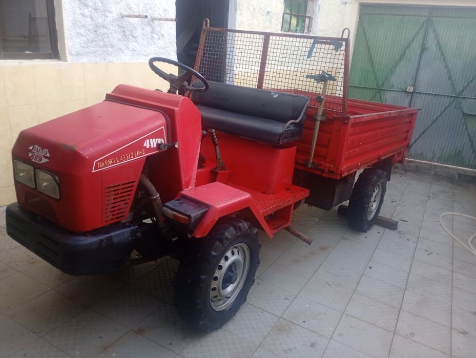 Trator pequeno super conservado
