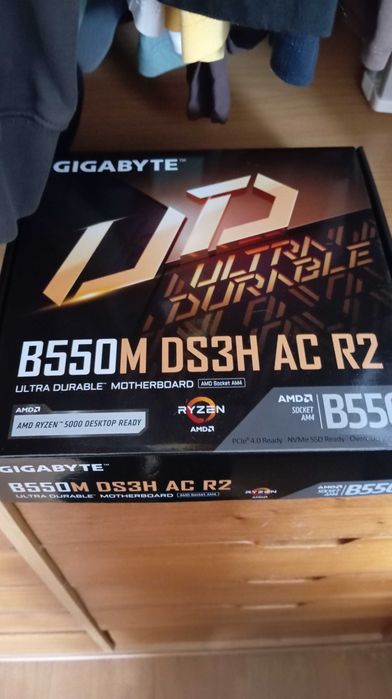 Placa mãe Gigabyte B550M DS3H AC R2 - Socket AM4 para AMD Ryzen